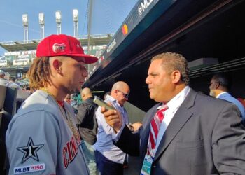`En una Gran entrevista con la Estrella de los Rojos de Cincinnati….. Luis Castillo