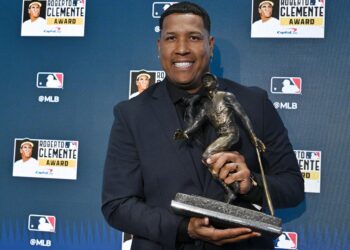 Y el ganador del premio Roberto Clemente es……Salvador Pérez