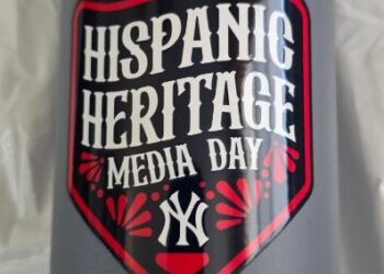 Los Yankees de New York engrandecen a la prensa hispana.
